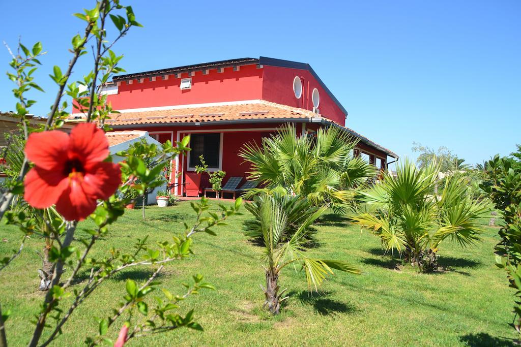 Floripa Surf House Bed & Breakfast Santa Maria Del Focallo Exterior photo